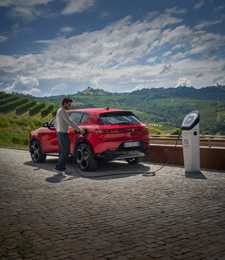 Public charging of hybrid cars - Alfa Romeo
