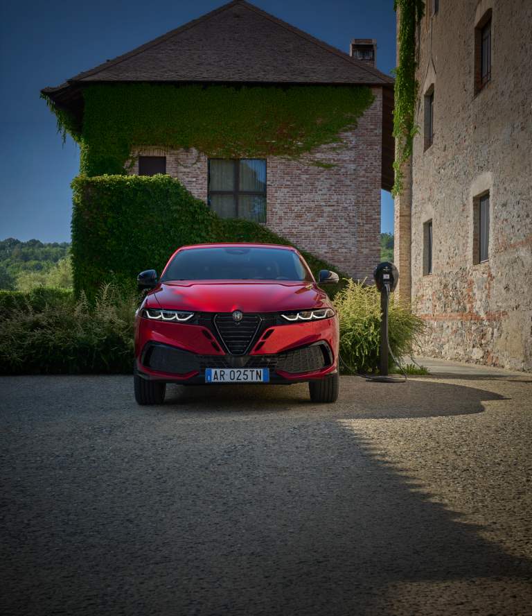 How Plug-in Hybrid Charging Works - Alfa Romeo